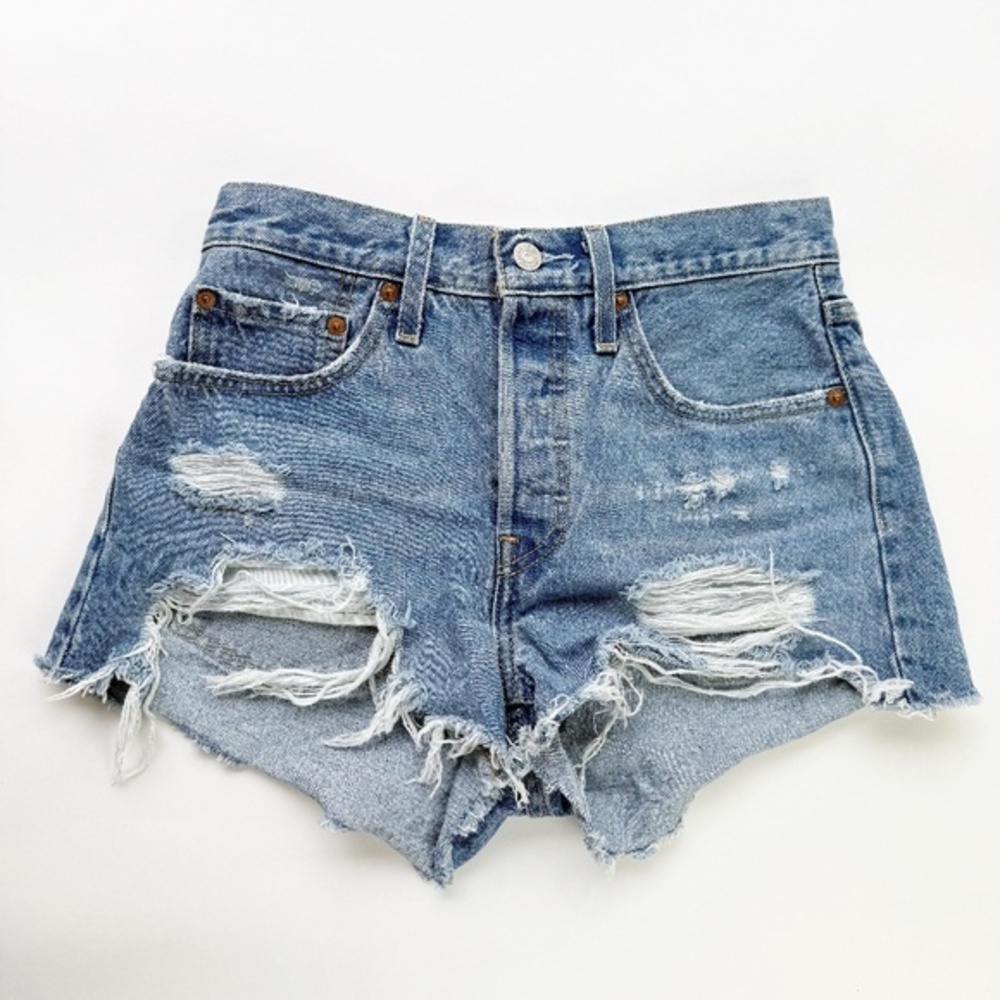 Levi’s 501 High Rise Med Wash Denim Distressed Button Fly Shorts Women Size 26